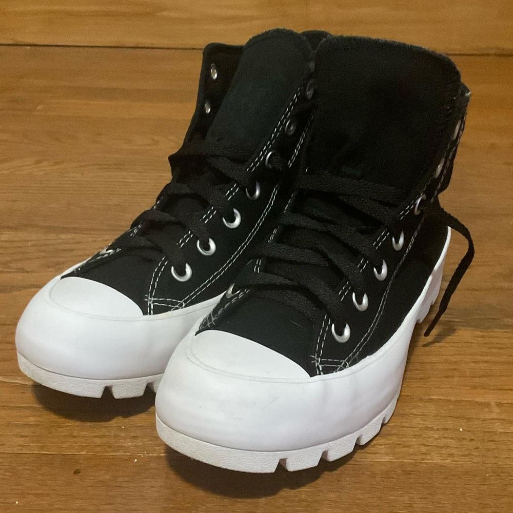 Converse Chuck Taylor All Star Lugged High Black/White Platforms. Women’s 8.